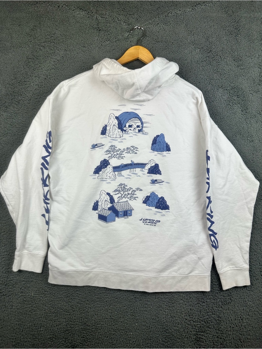 Lurking Class Sketchy Tank Mens White Hoodie Blue Skull Landscape Graphic XL